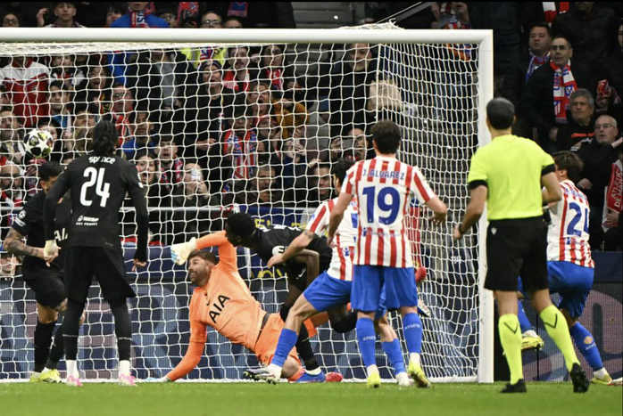 Il Tottenham ha subito una pesante sconfitta contro l'Atletico Madrid in Champions League - Foto 4.