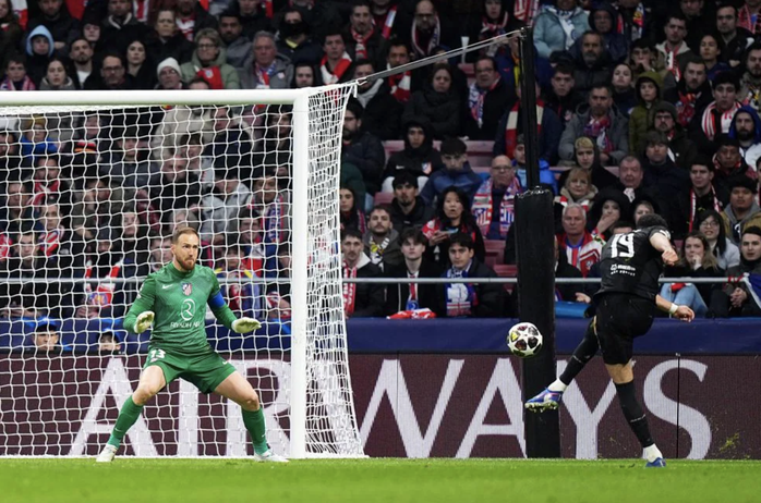 Il Tottenham ha subito una sconfitta schiacciante contro l'Atletico Madrid in Champions League - Foto 7.