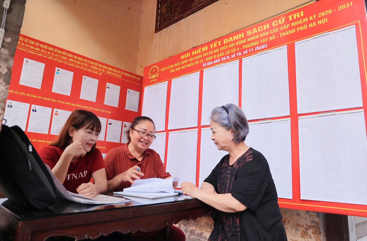 Wira-wira yang tidak didendang ini, wanita-wanita di sebalik tabir, telah menyumbang kepada hari pilihan raya - Foto 8. Những