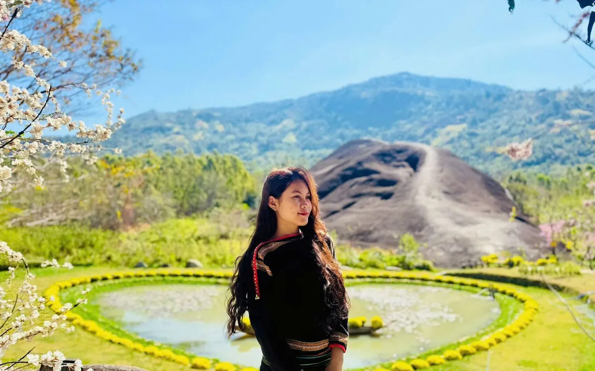 Elephant Rock Mountain è una meta imperdibile per molti turisti che visitano gli Altipiani Centrali. Núi Đá Voi là điểm đến không thể bỏ qua của nhiều du khách khi về với mảnh đất Tây Nguyên
