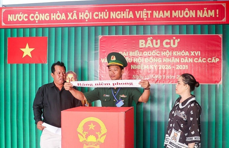 Ca Mau: Wähler auf den Inseln Hon Khoai und Hon Chuoi schließen die vorzeitige Stimmabgabe ab – Foto 3