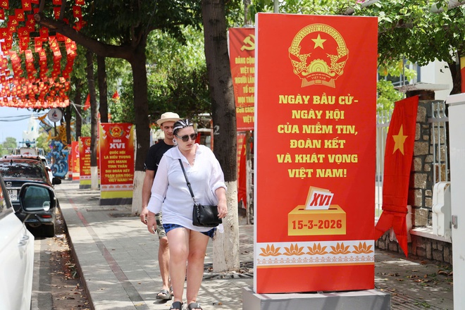 Khánh Hòa rực rỡ cờ hoa chào ngày hội bầu cử - Ảnh 4.