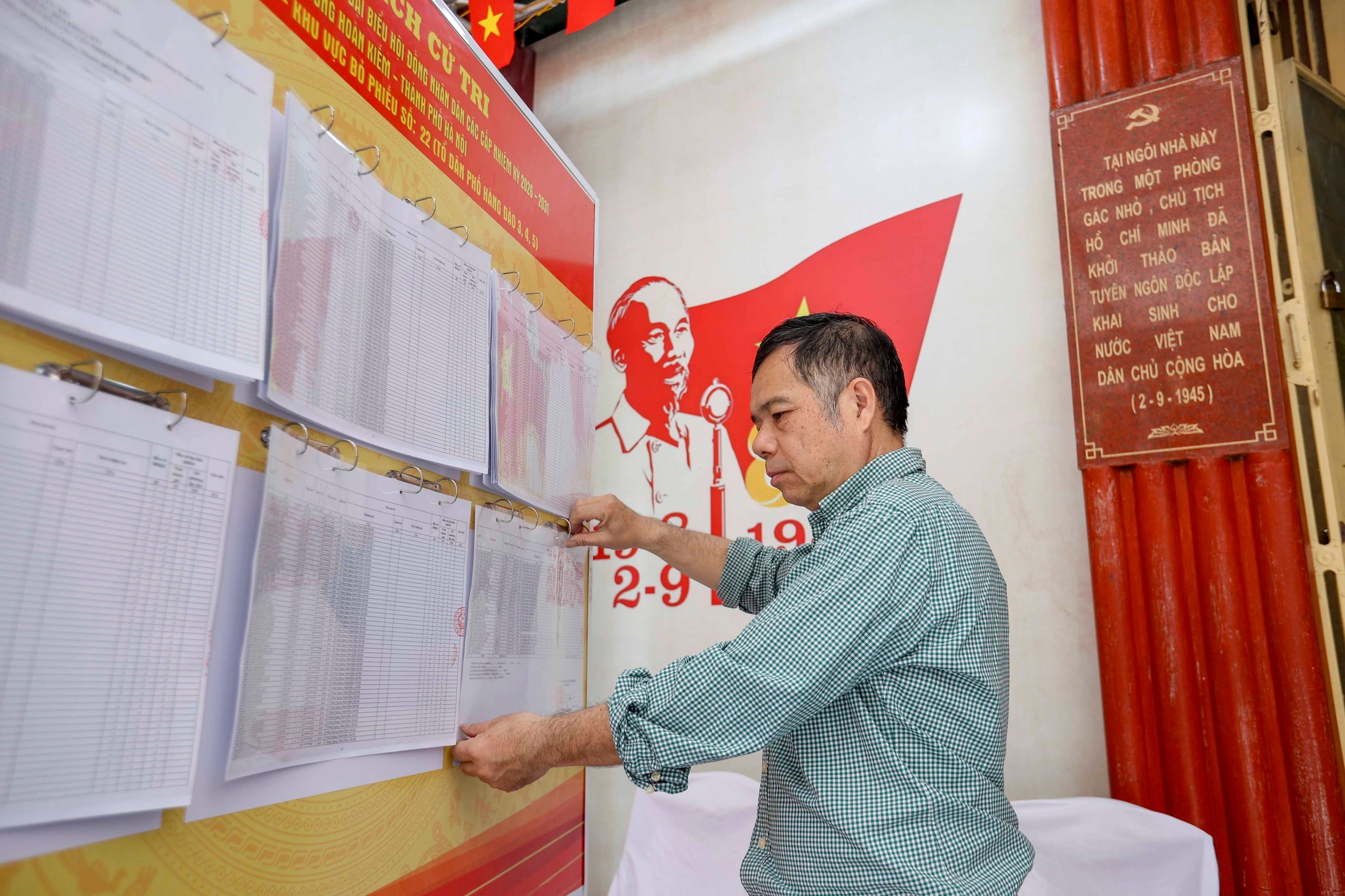 Các điểm bầu cử đặc biệt ở Hà Nội sẵn sàng cho ngày hội lớn toàn dân - Ảnh 2.