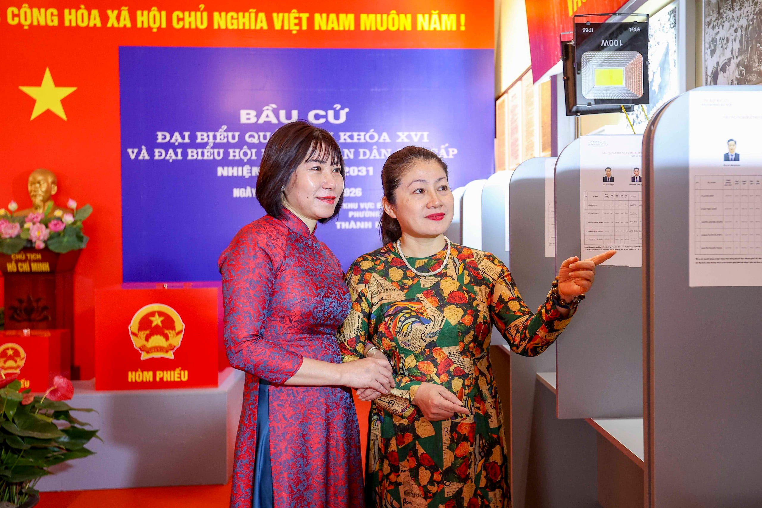 Các điểm bầu cử đặc biệt ở Hà Nội sẵn sàng cho ngày hội lớn toàn dân - Ảnh 3.