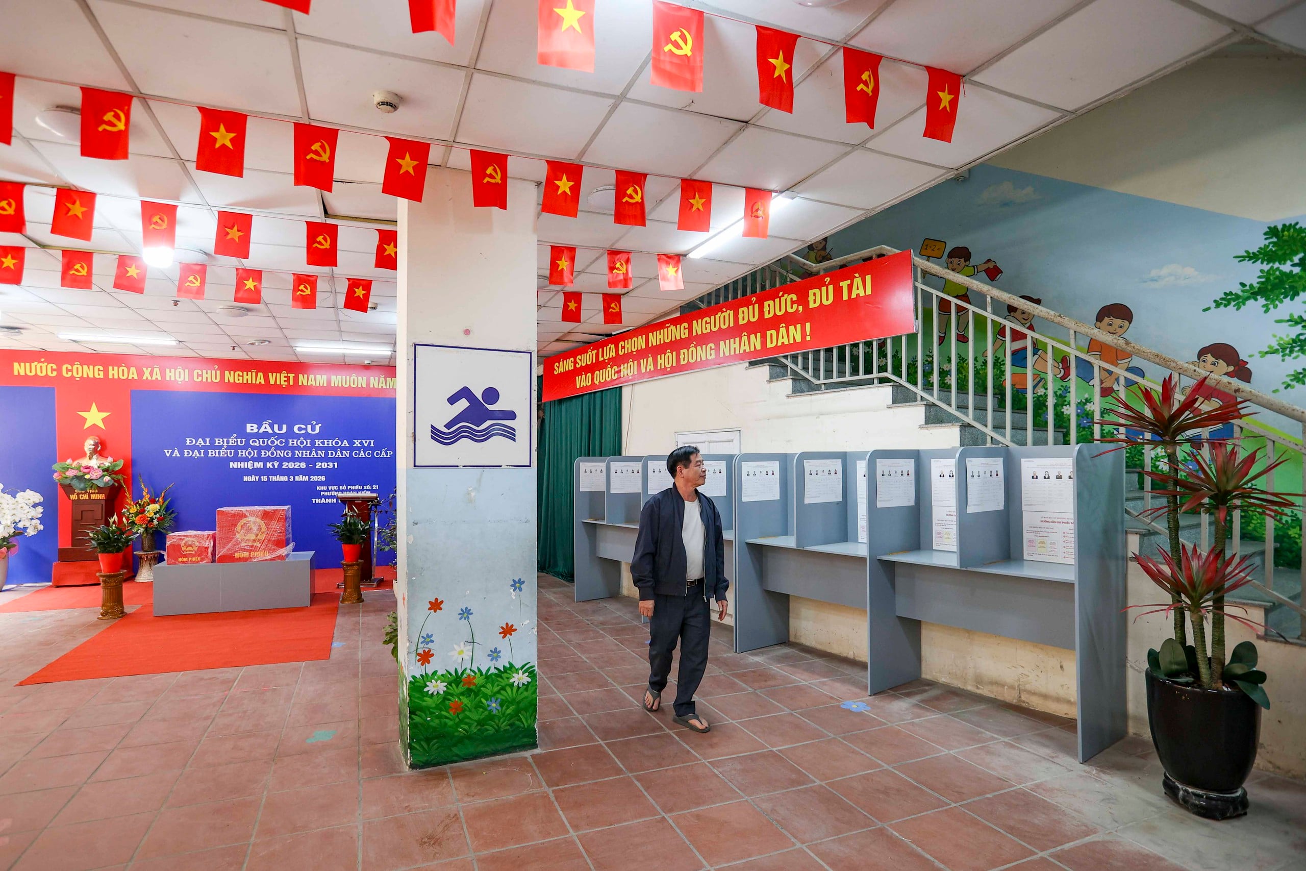 Các điểm bầu cử đặc biệt ở Hà Nội sẵn sàng cho ngày hội lớn toàn dân - Ảnh 13.