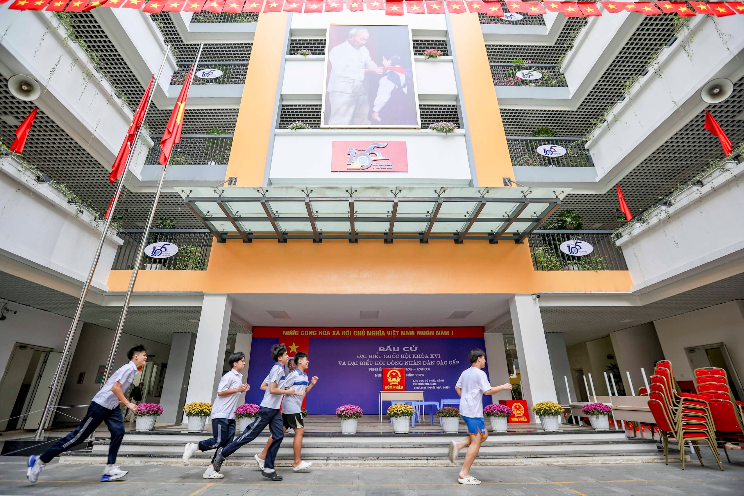 Các điểm bầu cử đặc biệt ở Hà Nội sẵn sàng cho ngày hội lớn toàn dân - Ảnh 15.