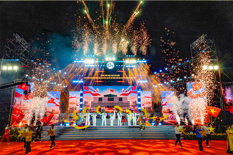 Le programme artistique dynamique « Can Tho - Célébration du Grand Festival »