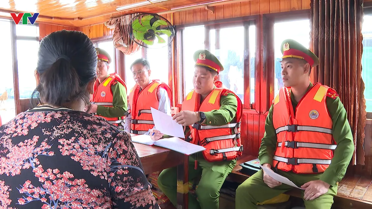 Quảng Ninh tăng cường tuyên truyền bầu cử cho ngư dân - Ảnh 6.