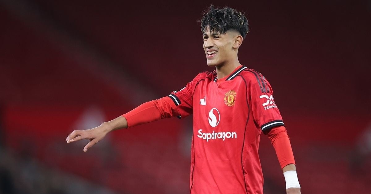 Why Is Michael Carrick The One Dictating How Man Utd Protect Their 15-year-old Prodigy?