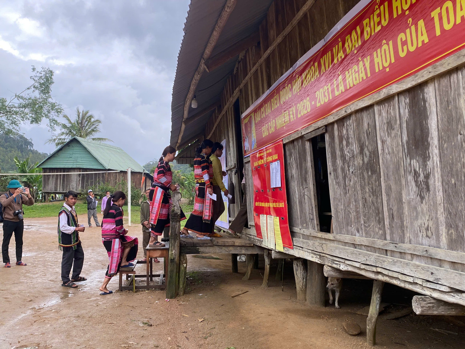 Gia Lai: 100% cử tri thôn vùng cao O2 hoàn thành bầu cử sớm- Ảnh 4.