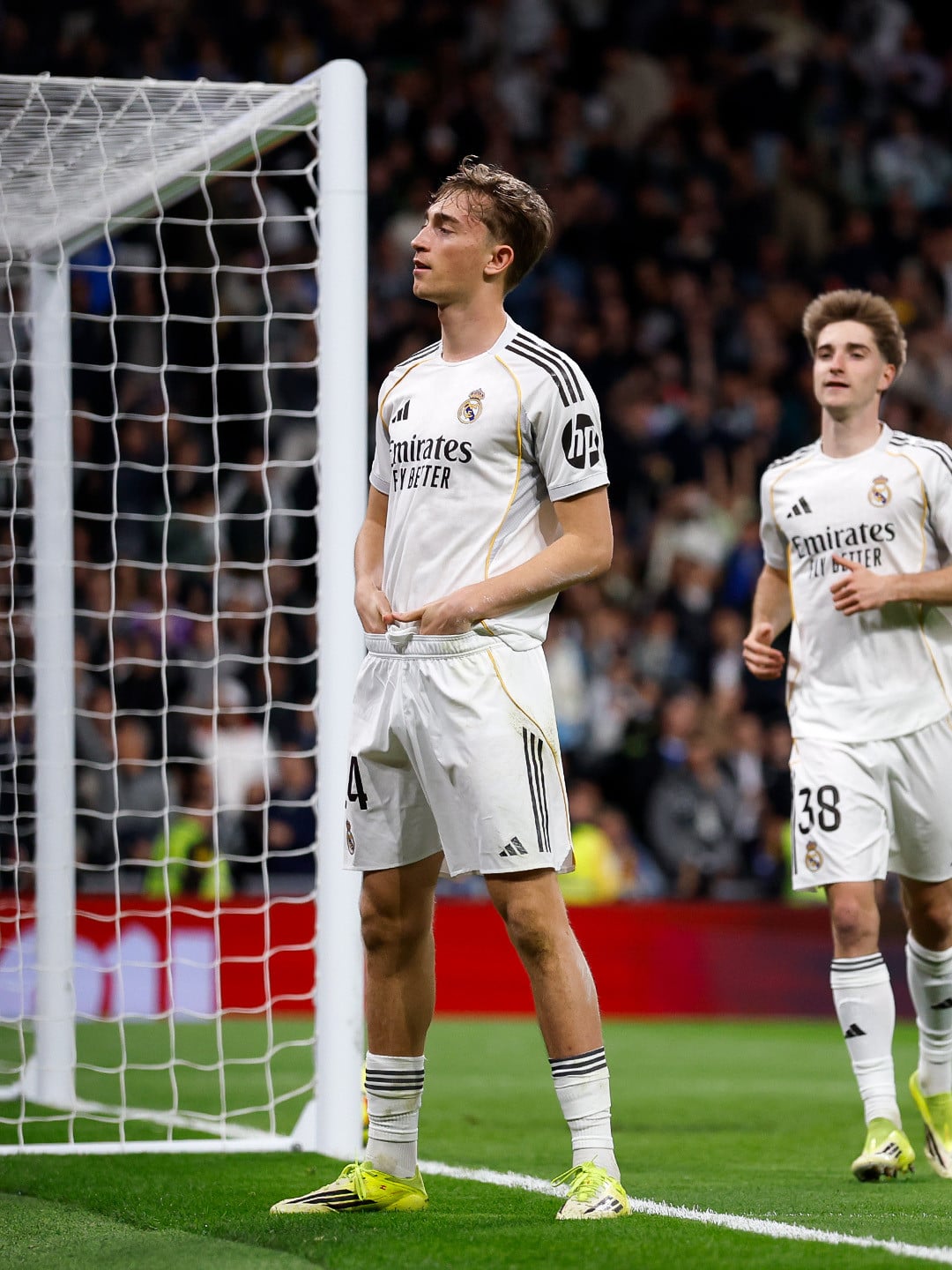 https://static-images.vnncdn.net/vps_images_publish/000001/000003/2026/3/15/real-madrid-vs-elche-2-229.jpg