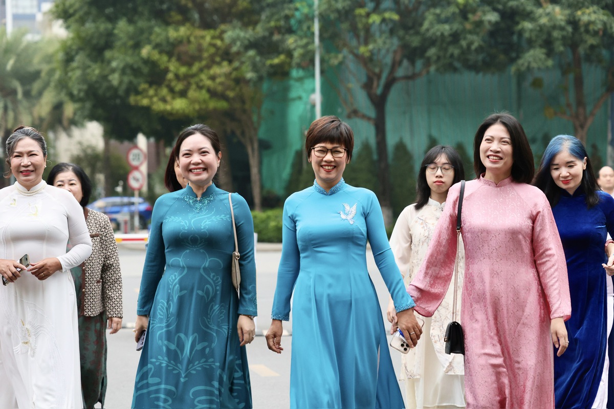 ប្រទេសទាំងមូលកំពុងមមាញឹក ខណៈពេលដែលថ្ងៃបោះឆ្នោតចូលមកដល់ - រូបថតទី 3។ Cả nước rộn ràng bước vào Ngày bầu cử - Ảnh 3.