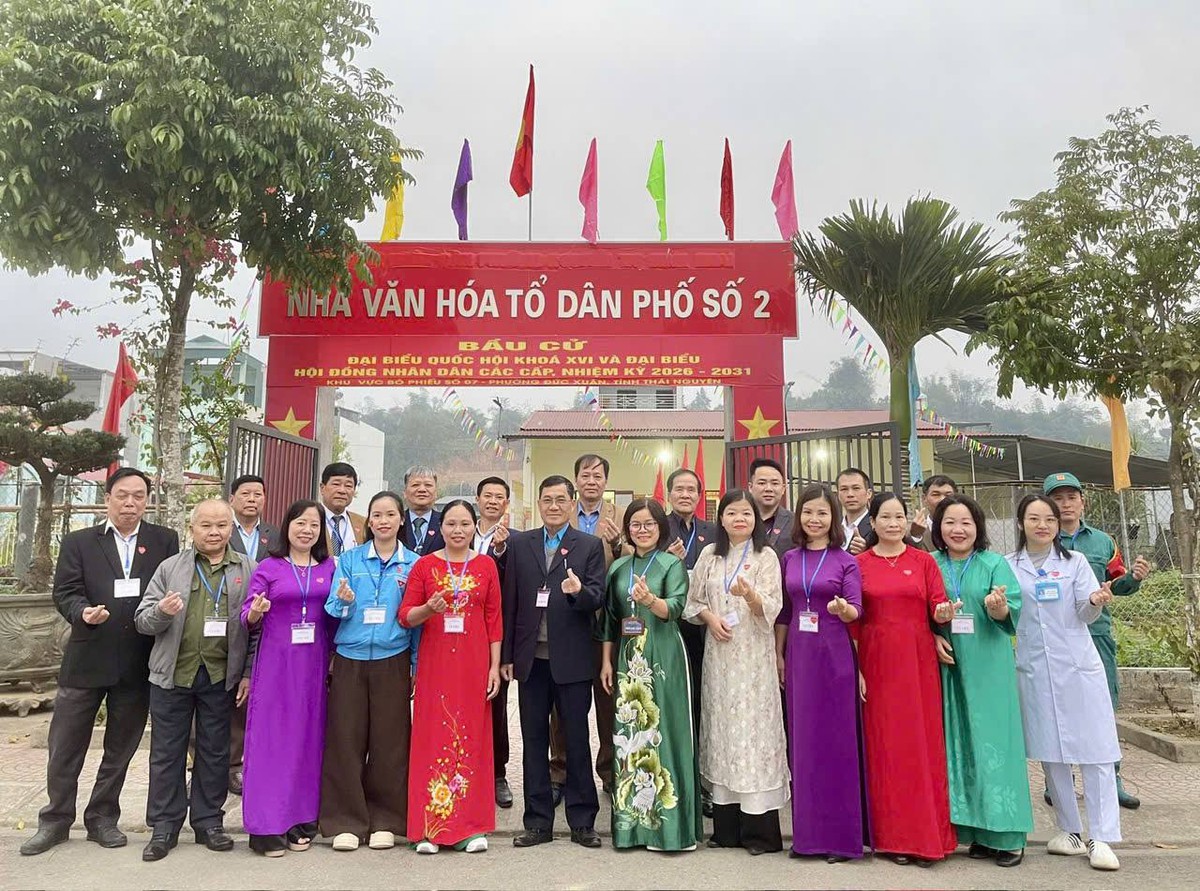 ប្រទេសទាំងមូលកំពុងមមាញឹក ខណៈពេលដែលថ្ងៃបោះឆ្នោតចូលមកដល់ - រូបថតទី ៥។ Cả nước rộn ràng bước vào Ngày bầu cử - Ảnh 5.