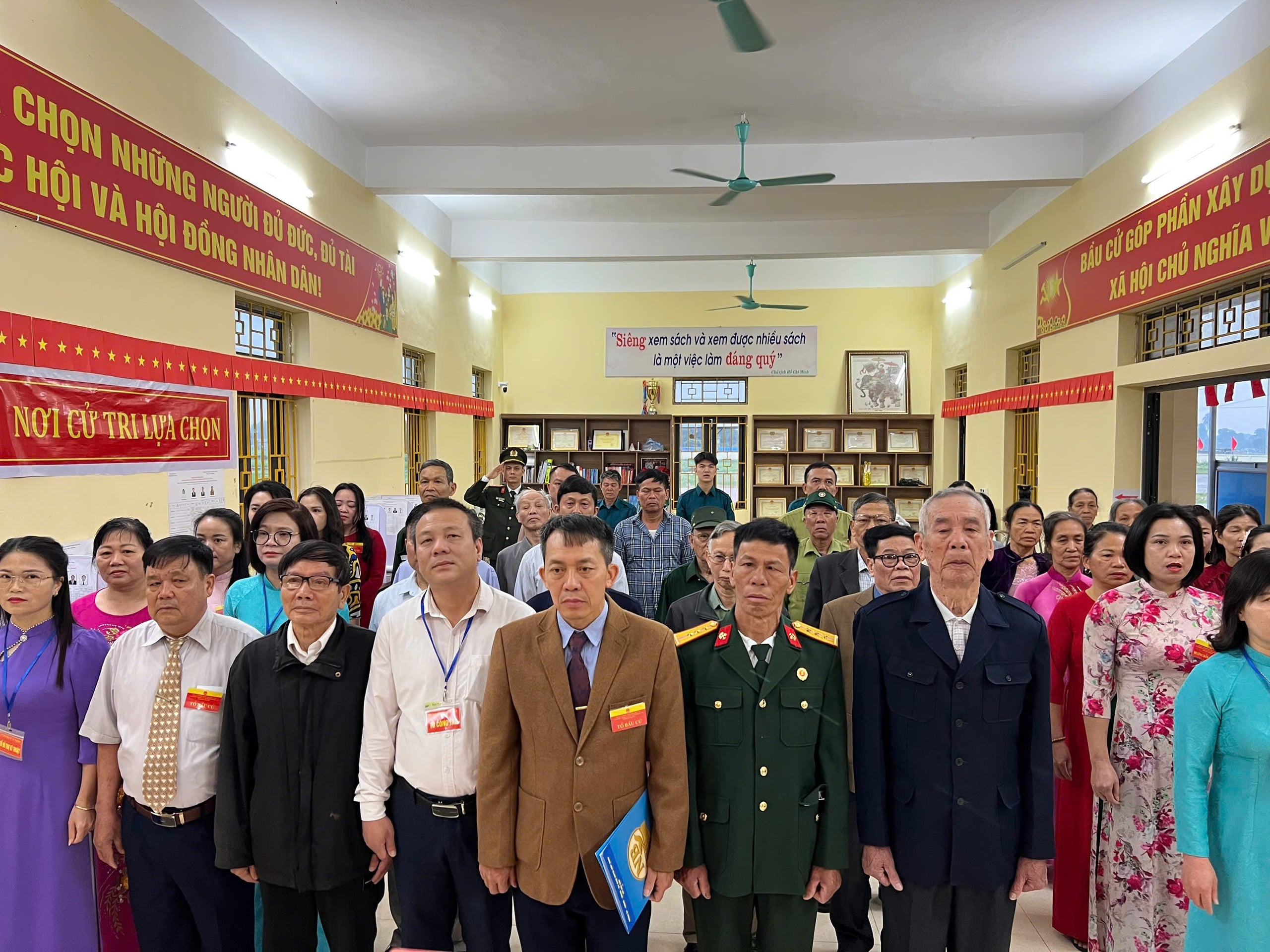 Cả nước rộn ràng bước vào Ngày bầu cử - Ảnh 11.