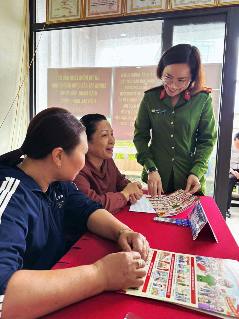Cả nước rộn ràng bước vào Ngày bầu cử - Ảnh 16.