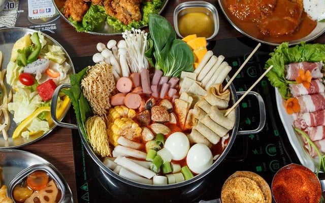 Varia i tuoi piatti di riso con alcuni menu hot pot incredibilmente deliziosi - Foto 1. Đổi vị cơm với một số thực đơn lẩu ngon ngất ngây - Ảnh 1.