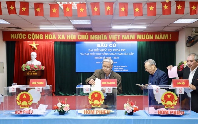 Mais de 76 milhões de eleitores em todo o país participaram da eleição, atingindo uma taxa de comparecimento de 99,38% - Foto 1. Trên 76 triệu cử tri trong cả nước đã tham gia bỏ phiếu, đạt tỷ lệ 99,38% - Ảnh 1.