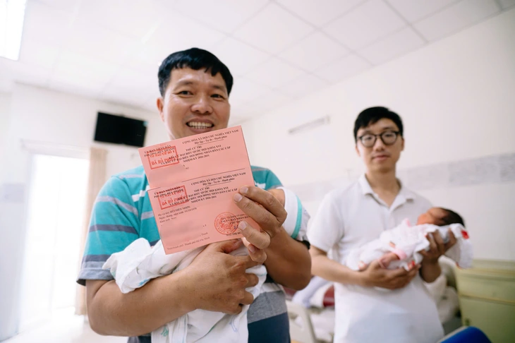 Urne elettorali consegnate direttamente al letto d'ospedale: momenti toccanti dal giorno delle elezioni - Foto 13. bầu cử - Ảnh 13.