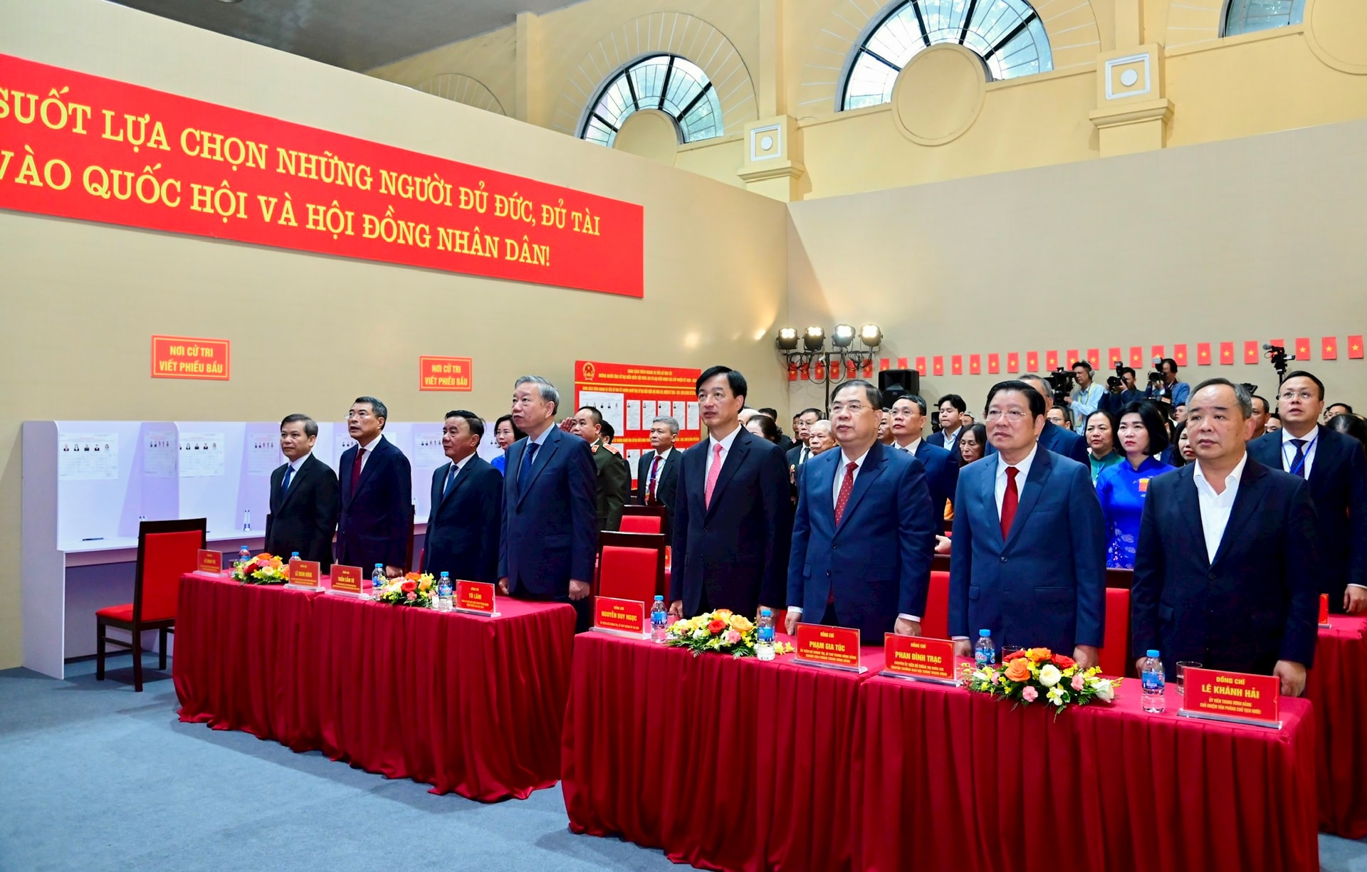Lãnh đạo Đảng, Nhà nước bỏ phiếu bầu cử- Ảnh 3.