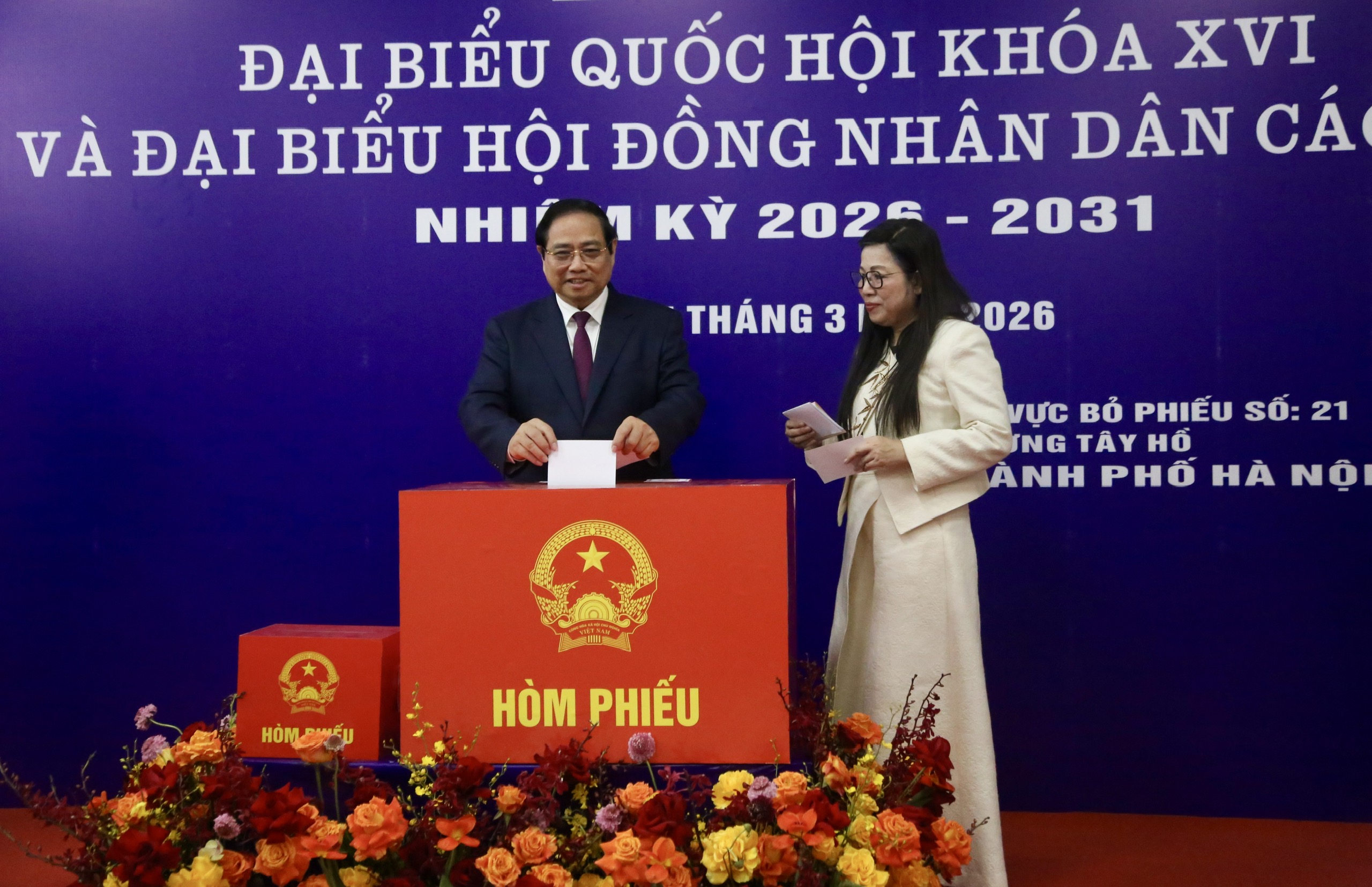 Lãnh đạo Đảng, Nhà nước bỏ phiếu bầu cử- Ảnh 13.
