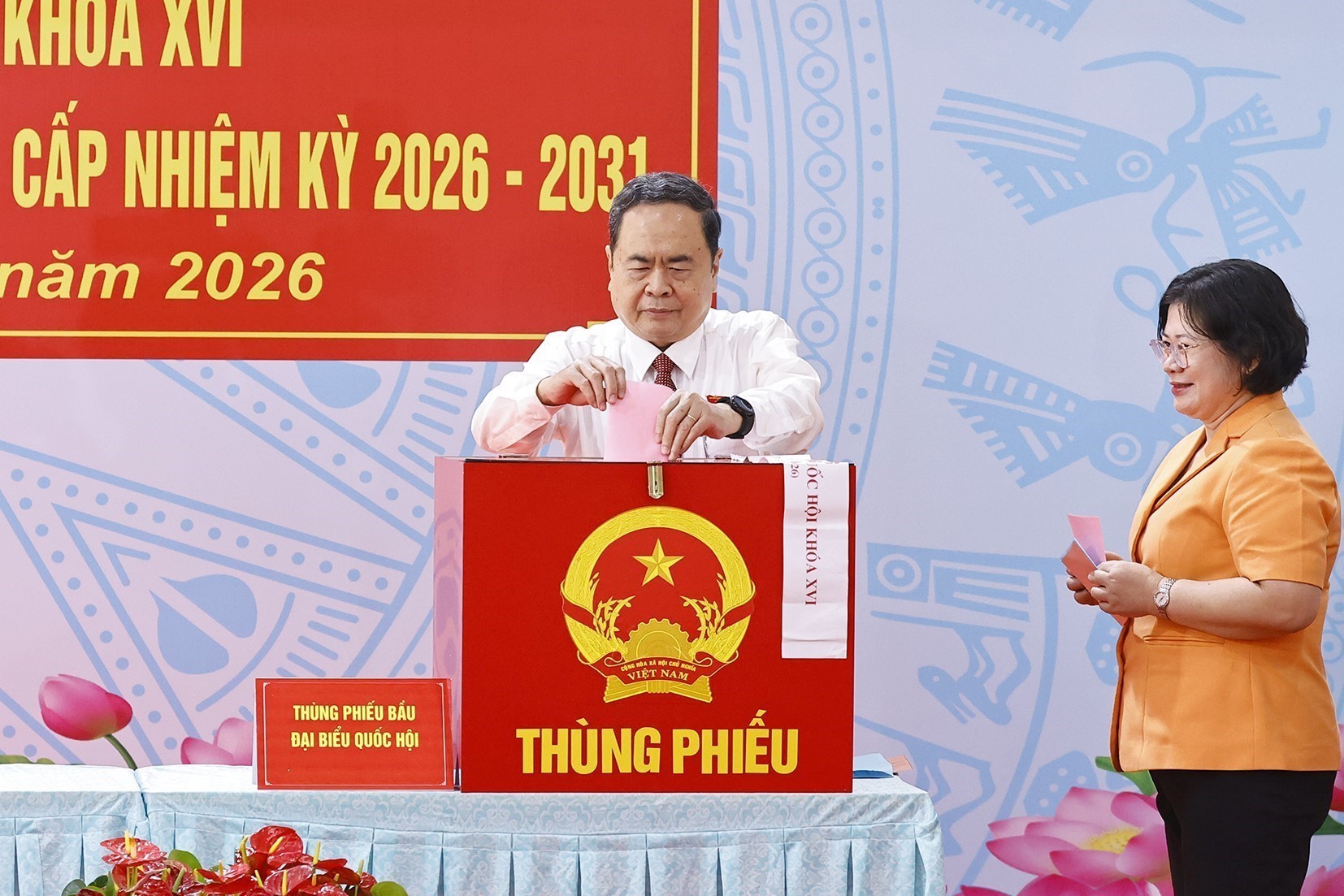 Lãnh đạo Đảng, Nhà nước bỏ phiếu bầu cử- Ảnh 18.