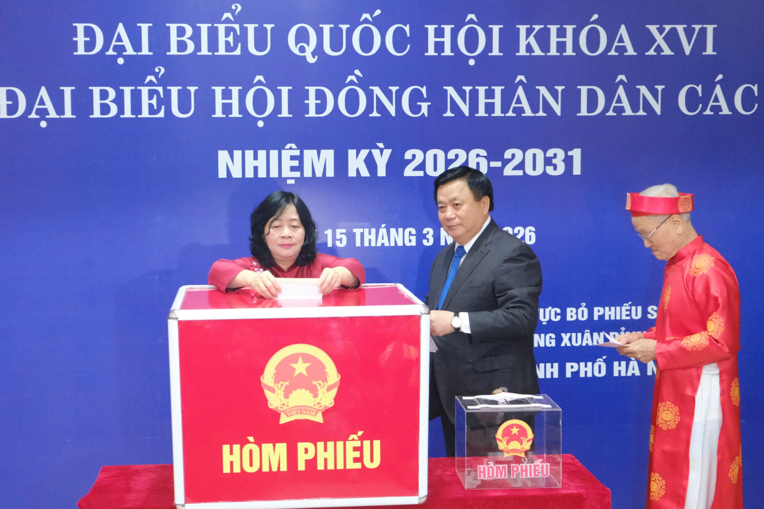 Lãnh đạo Đảng, Nhà nước bỏ phiếu bầu cử- Ảnh 20.