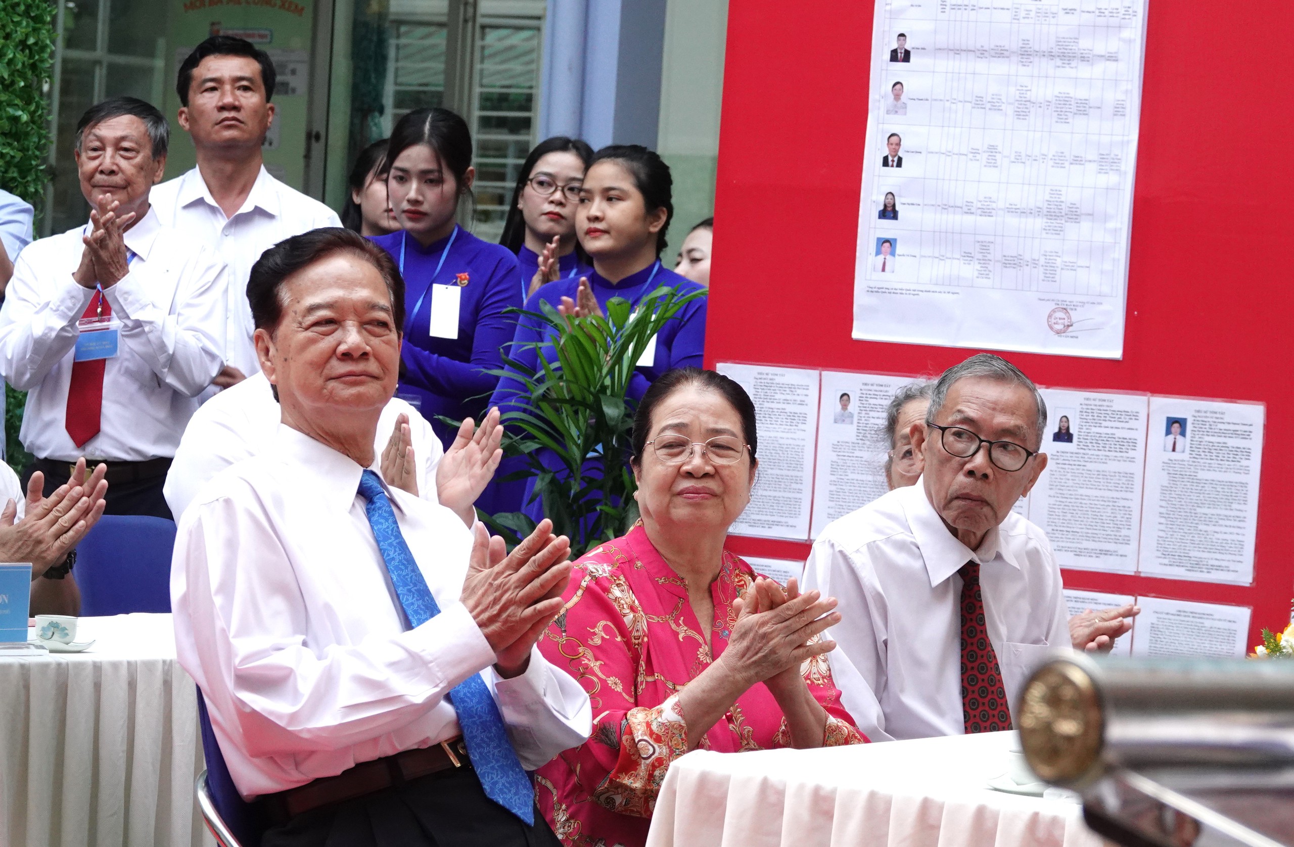 Lãnh đạo Đảng, Nhà nước bỏ phiếu bầu cử- Ảnh 23.