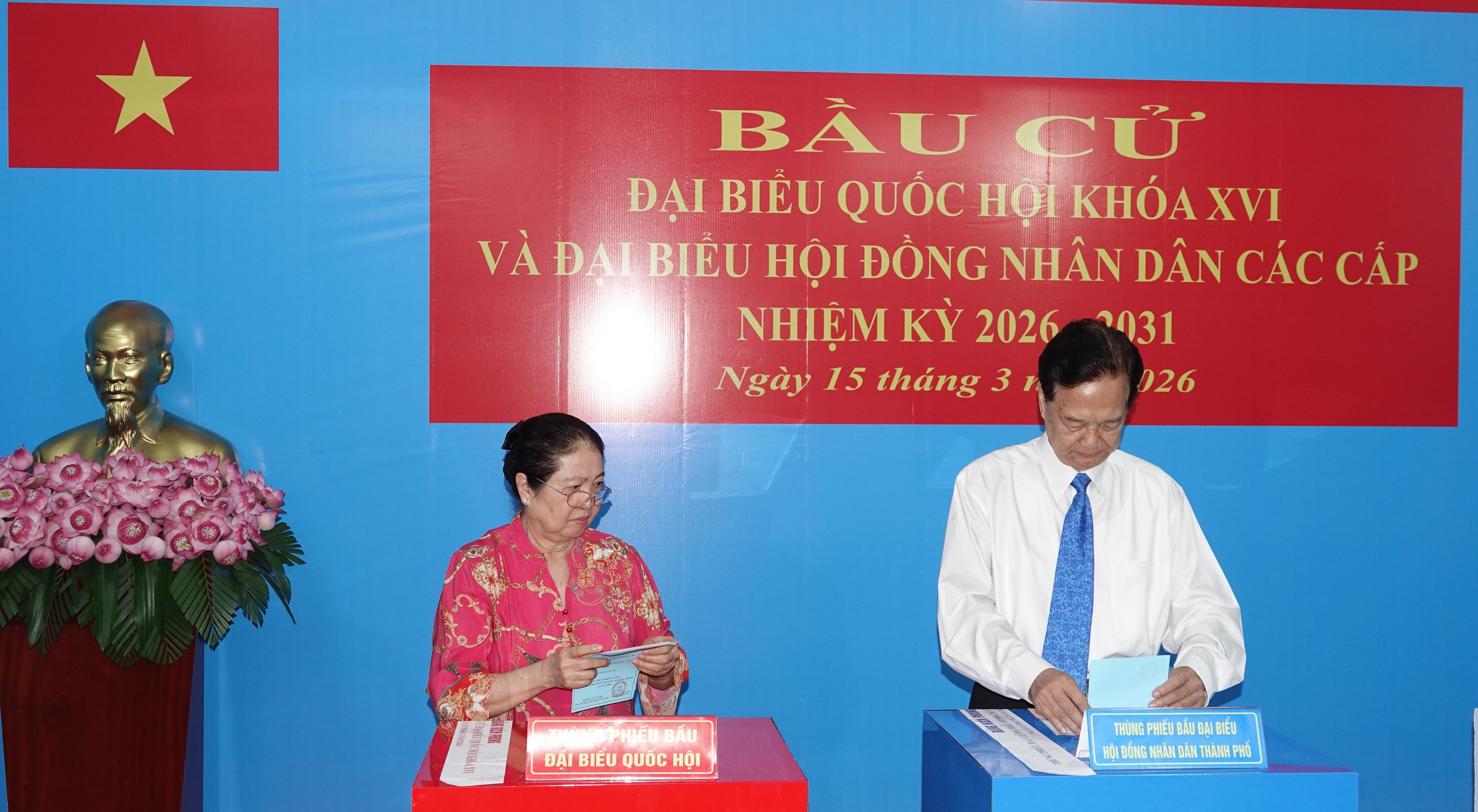 Lãnh đạo Đảng, Nhà nước bỏ phiếu bầu cử- Ảnh 24.