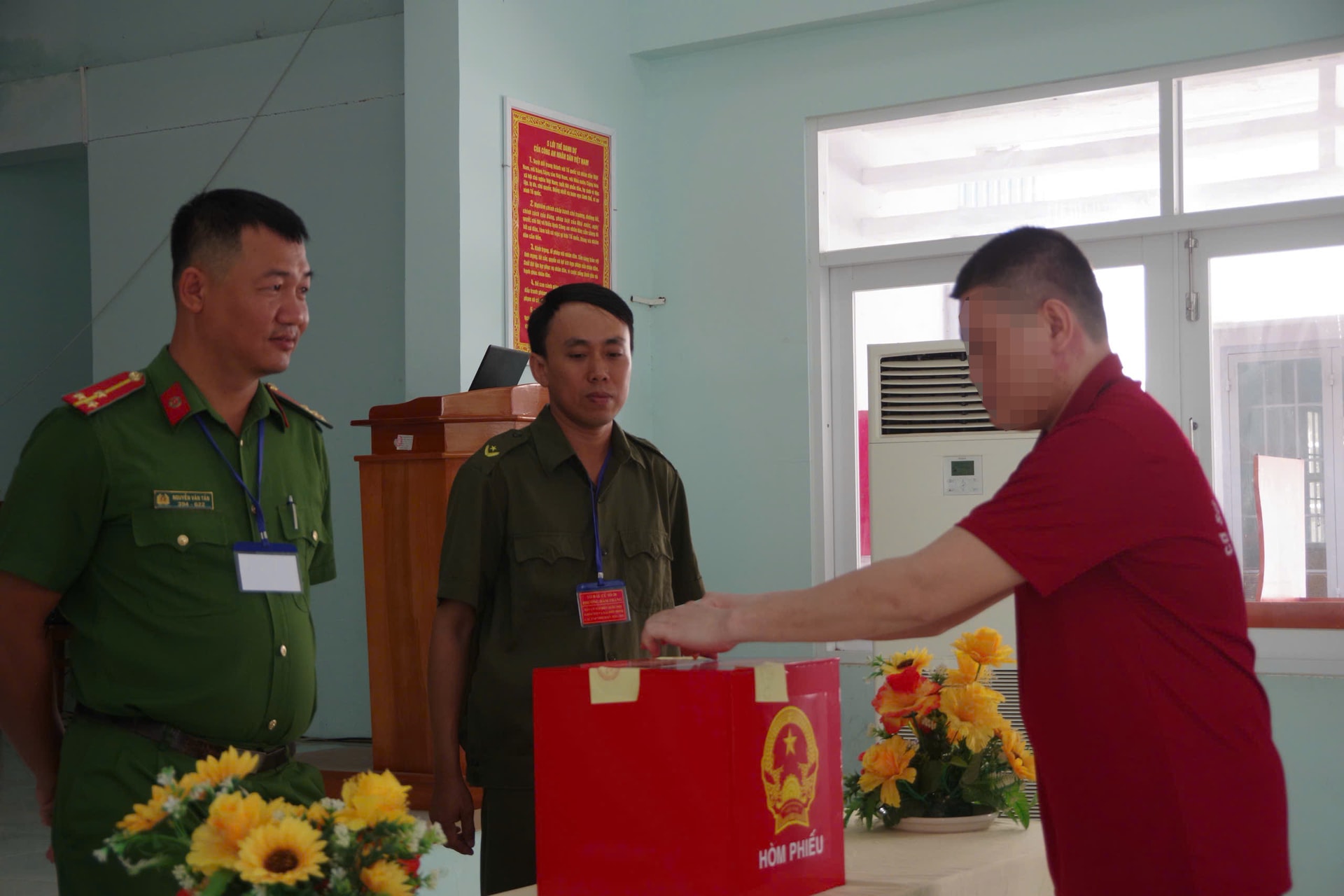 Học viên tại Cơ sở cai nghiện ma túy số 3, tỉnh Lâm Đồng tiến hành bầu cử
