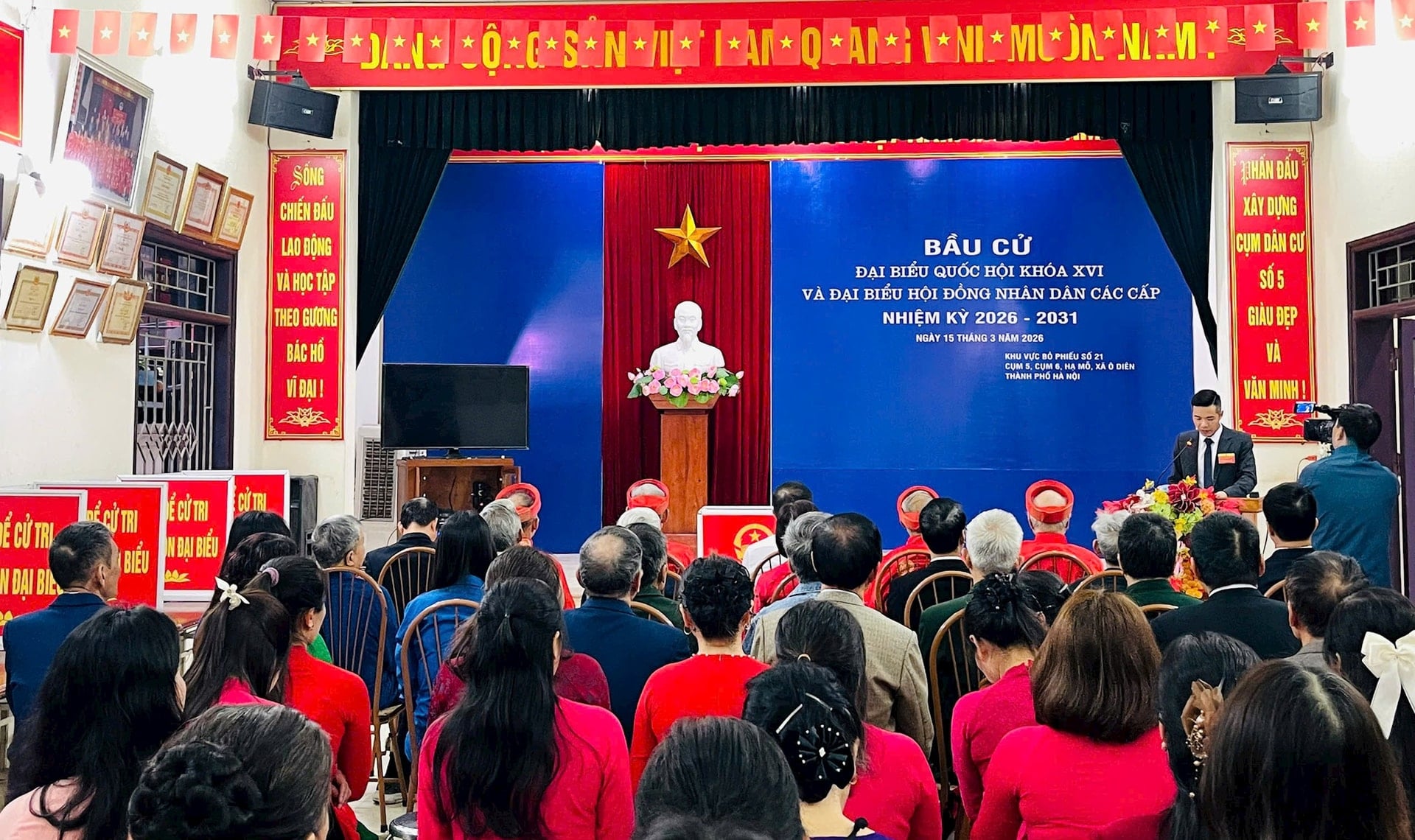 Cử tri xã Ô Diên nô nức đi bỏ phiếu bầu cử- Ảnh 1.