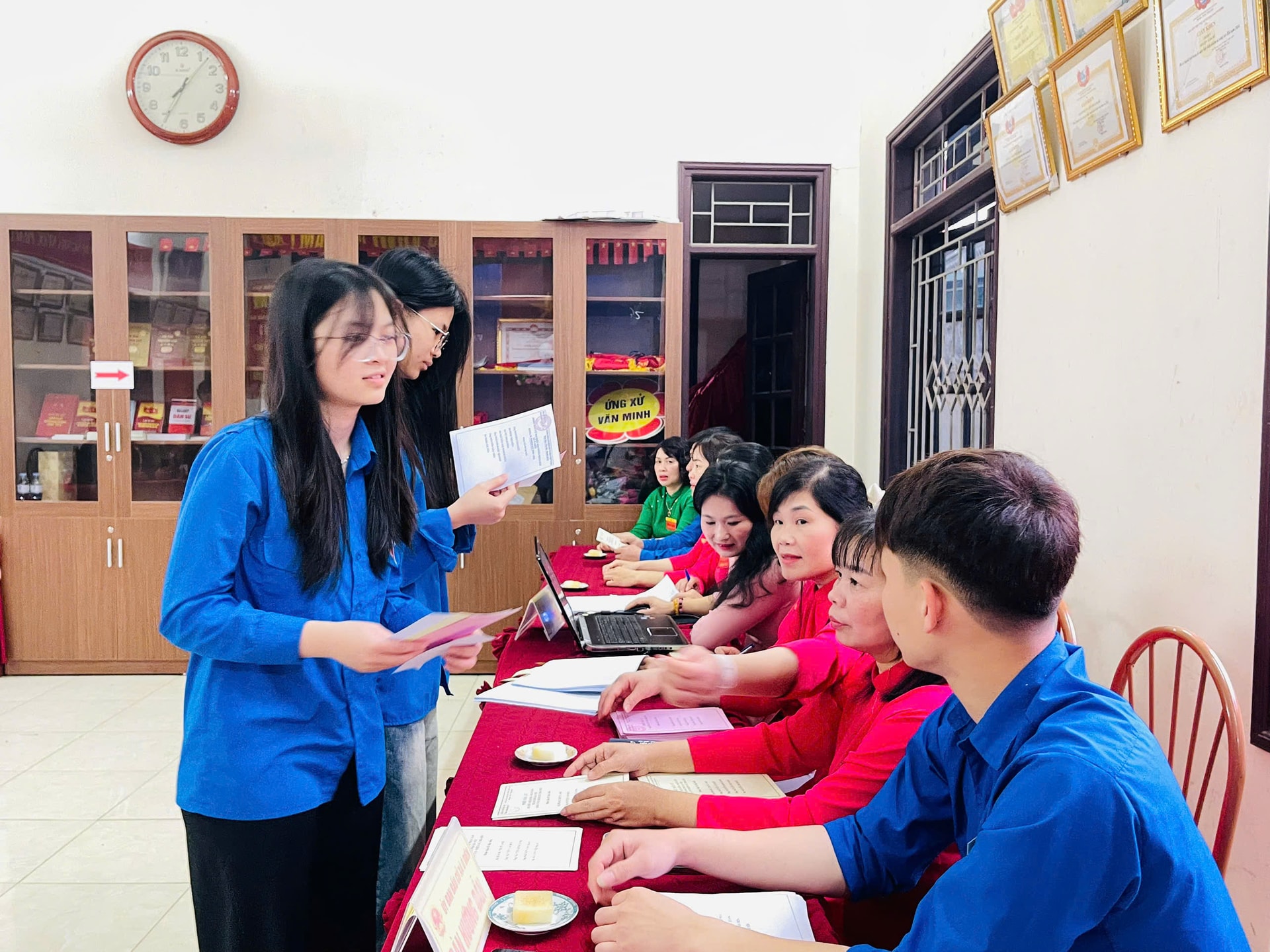 Cử tri xã Ô Diên nô nức đi bỏ phiếu bầu cử- Ảnh 4.