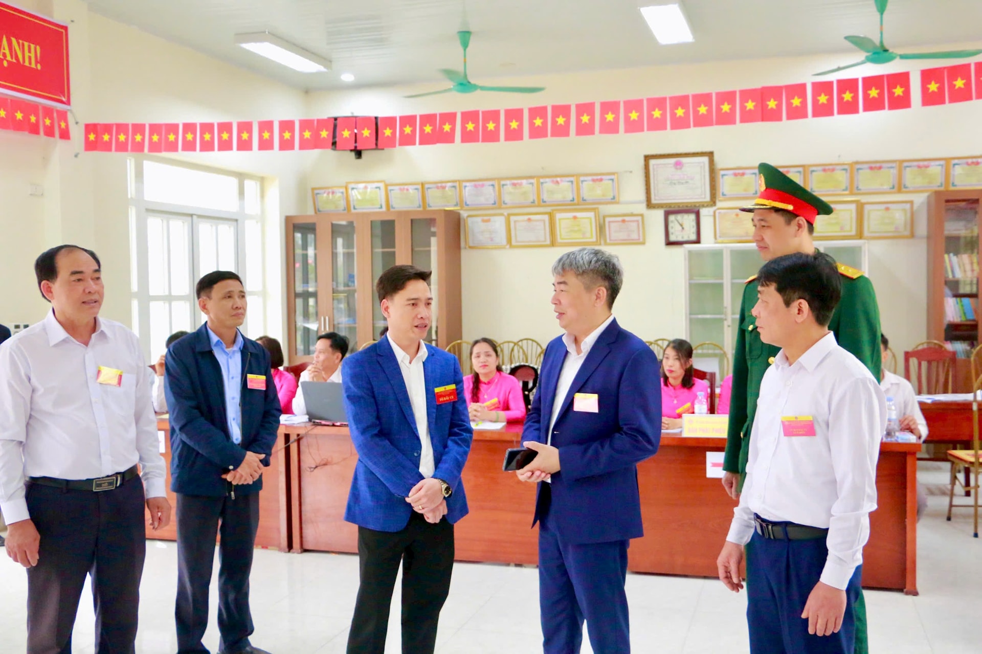 Cử tri xã Ô Diên nô nức đi bỏ phiếu bầu cử- Ảnh 7.