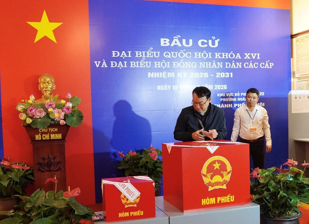 Gli elettori di Hanoi hanno espresso il loro voto presso gli 