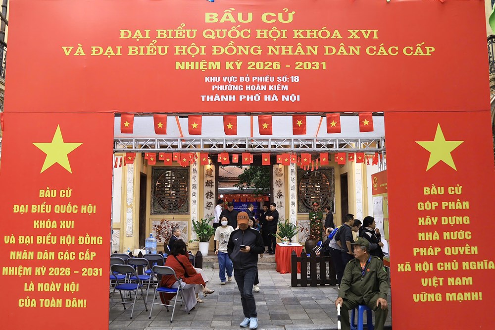 Gli elettori di Hanoi hanno espresso il loro voto presso gli 