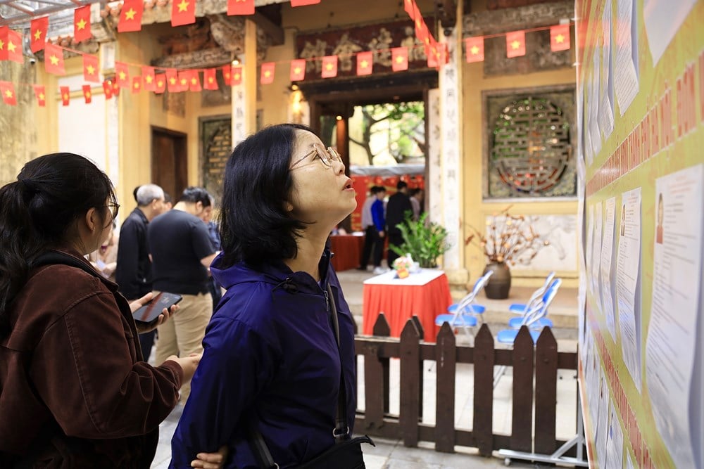 Gli elettori di Hanoi hanno espresso il loro voto presso gli 
