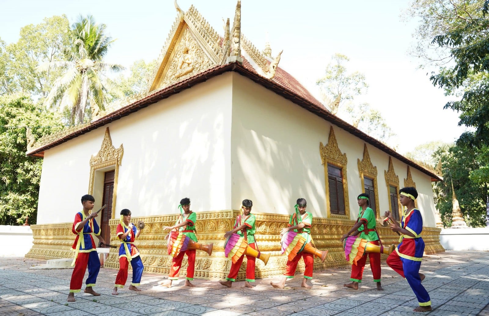O Lam promuove la cultura tradizionale del popolo Khmer.