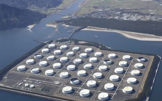 Riserva petrolifera nazionale di Shibushi a Kagoshima, Giappone. Foto: Kyodo/VNA Cơ sở dự trữ dầu quốc gia Shibushi ở Kagoshima, Nhật Bản. Ảnh: Kyodo/TTXVN
