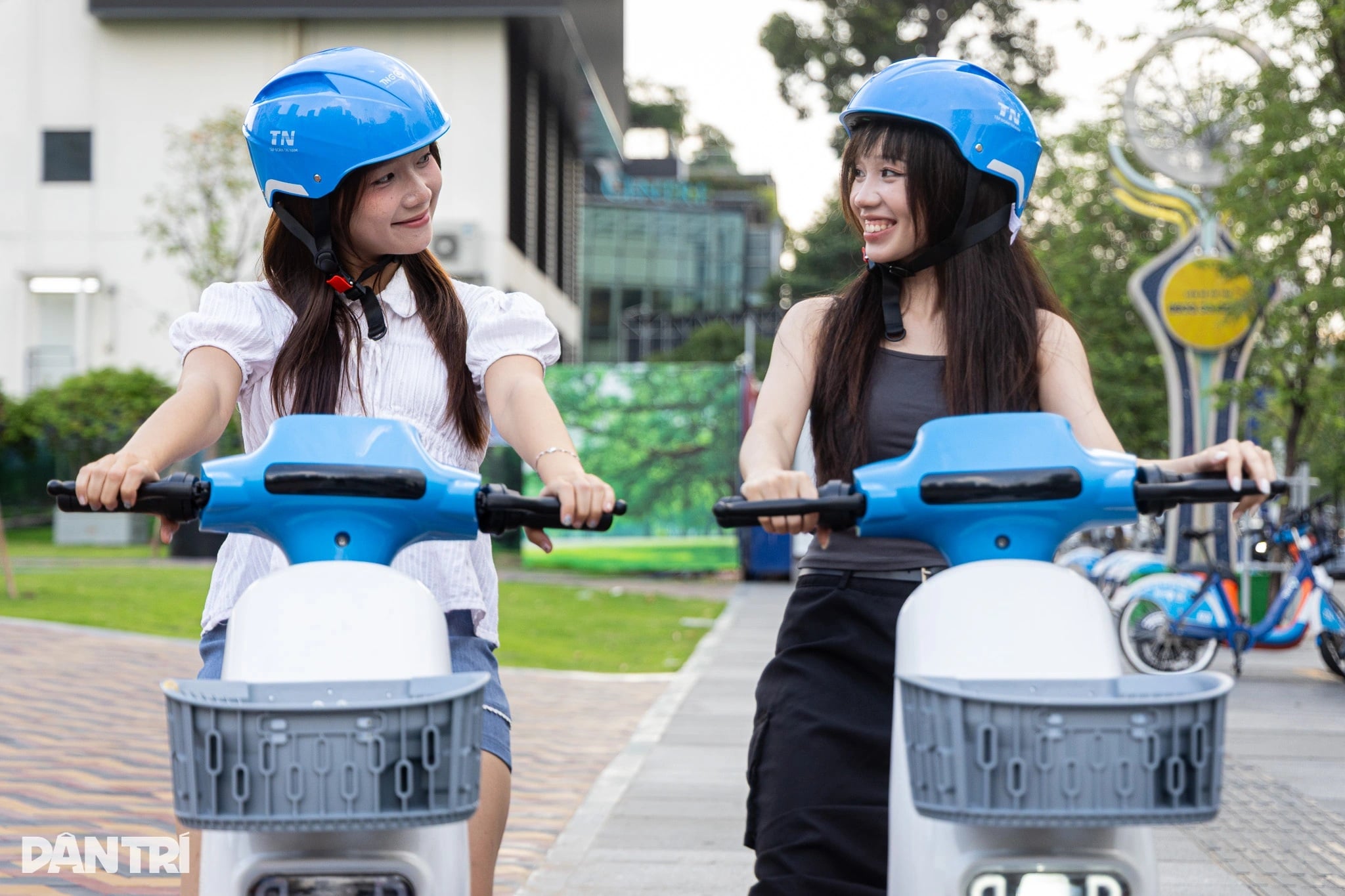 ホーチミン市の中心部では、公共の電動自転車が人気を集め、多くの人が 