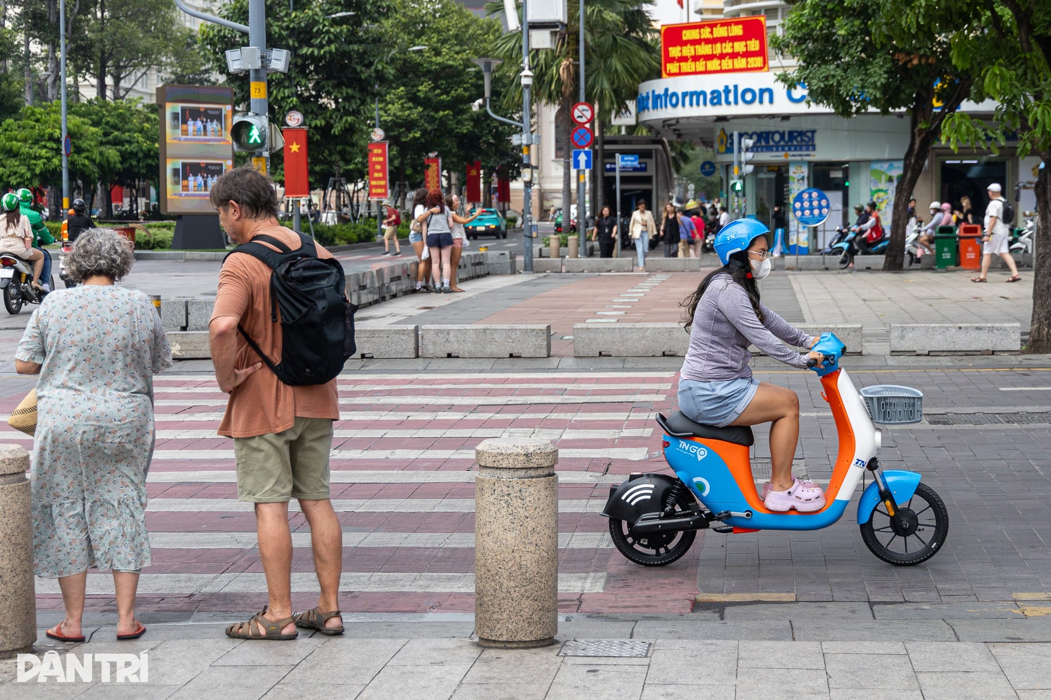 ホーチミン市の中心部では、公共の電動自転車が人気を集め、多くの人が 