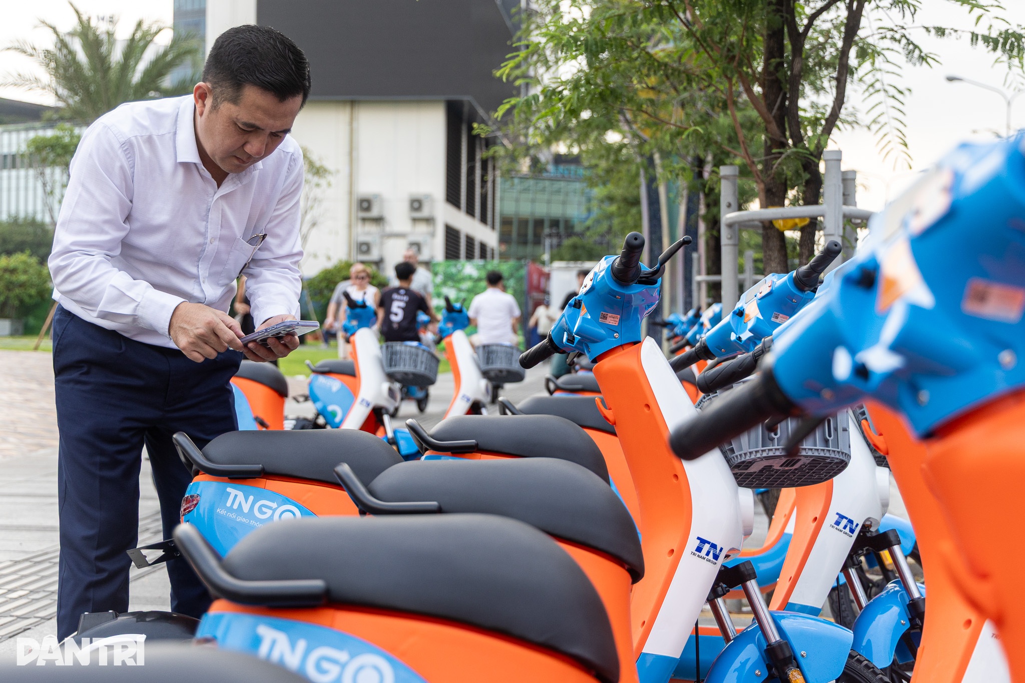 ホーチミン市の中心部では、公共の電動自転車が人気を集め、多くの人が 