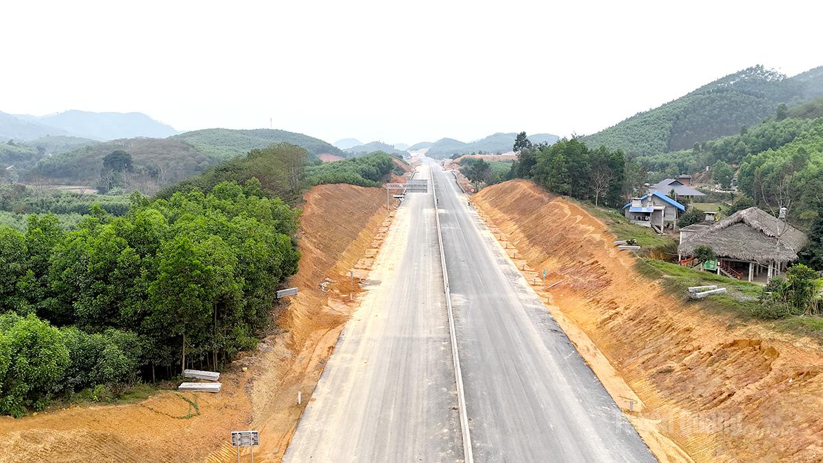 A Tuyen Quang - Ha Giang gyorsforgalmi út a fejlesztési tengely kulcsfontosságú közlekedési infrastruktúra-eleme.