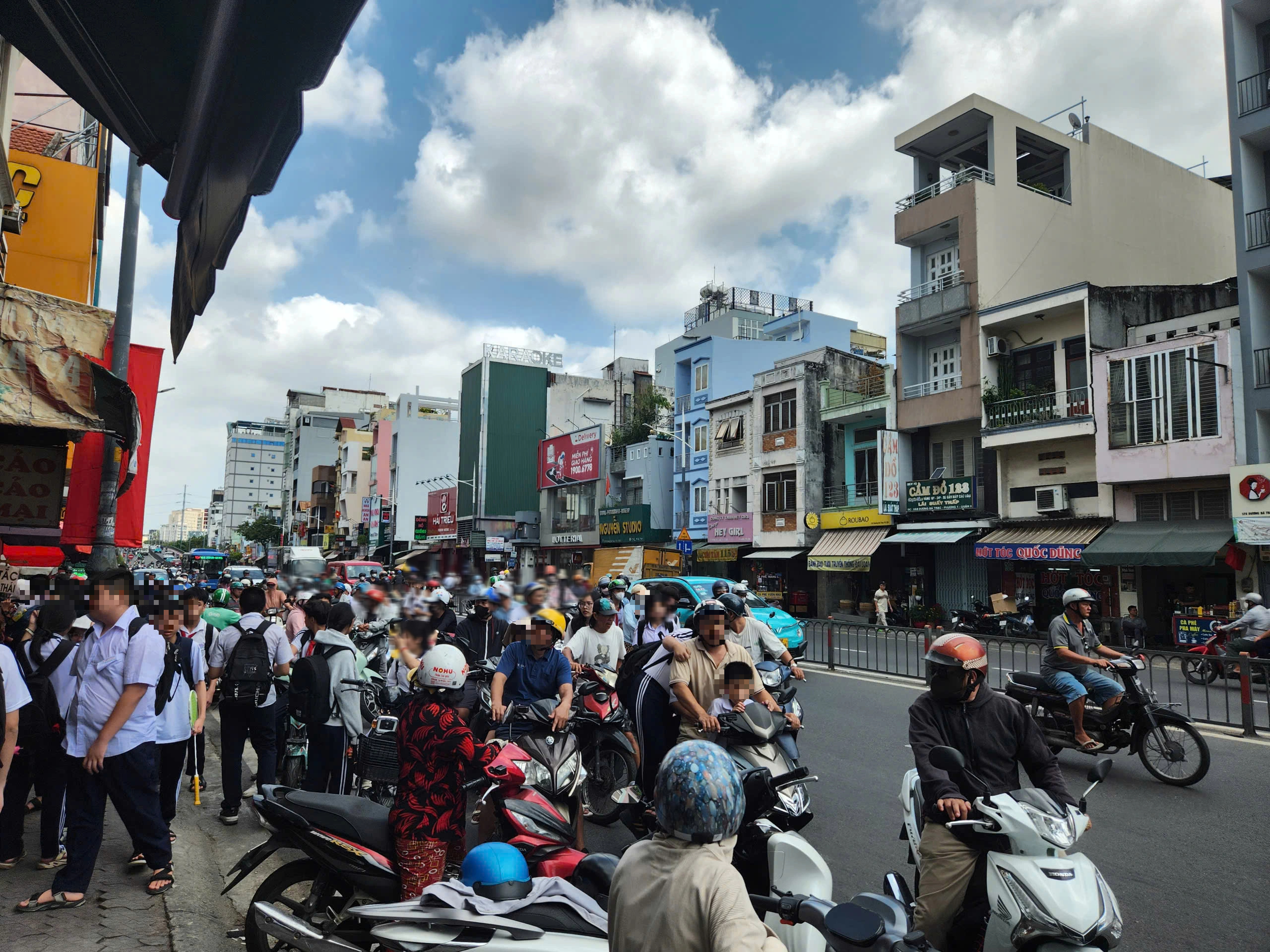 Vỉa hè nào cho học sinh đi bộ? - Ảnh 12.