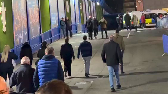 Scena straziante: il Chelsea subisce una sconfitta schiacciante contro il PSG - Immagine 1. Cảnh tượng đau lòng khi Chelsea thua thảm PSG - Ảnh 1.