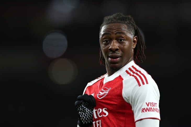 Hai cú sút xa đưa Arsenal vào tứ kết Champions League - Ảnh 1.