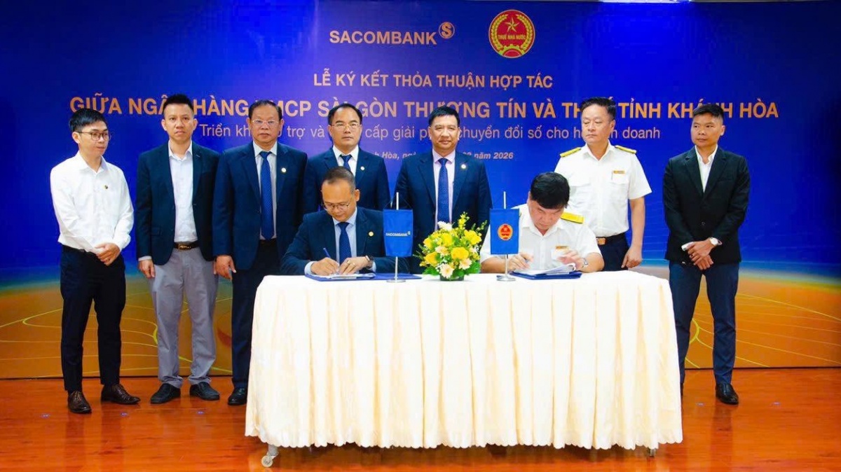 Lễ ký kết thỏa thuận hợp tác giữa Sacombank Chi nhánh Khánh Hòa và Thuế tỉnh Khánh Hòa.
