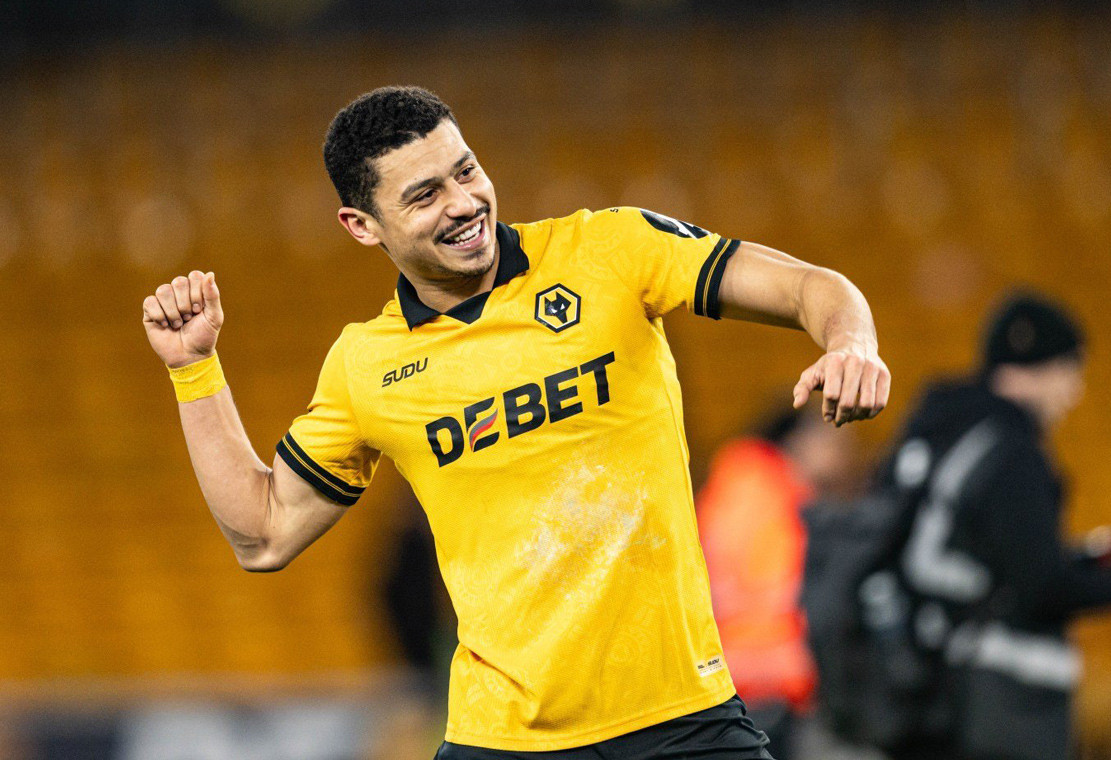 www_thesun_co_uk Andre Wolverhampton Wanderers celebra i fan 1063729408.jpg