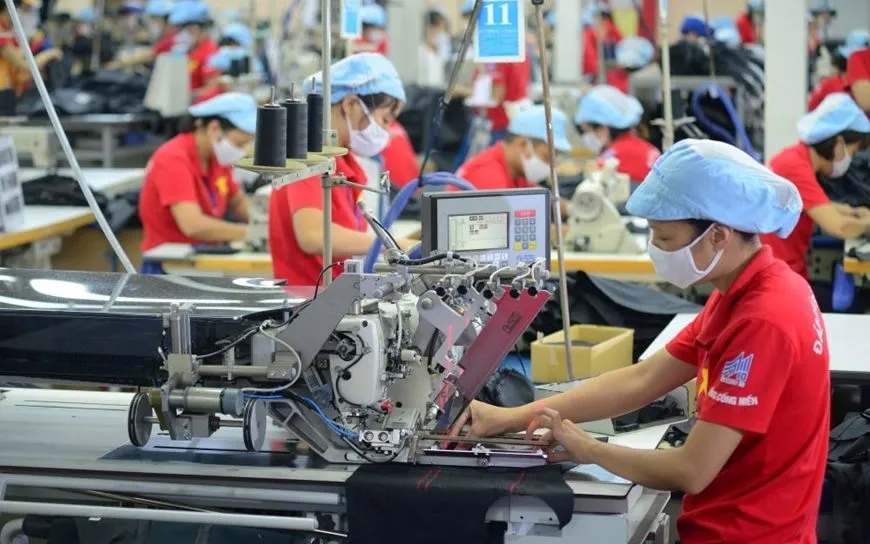 Aumento della domanda di lavoro nei settori manifatturiero, ingegneristico e dei servizi. Tăng nhu cầu việc làm ngành sản xuất, kỹ thuật và dịch vụ
