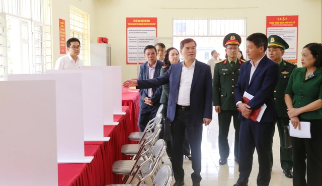 รองเลขาธิการพรรคประจำจังหวัดกวางนิง 3 คน ได้รับเลือกเป็นผู้แทนในสภาประชาชนจังหวัด - ภาพที่ 1 3 phó bí thư Tỉnh ủy Quảng Ninh trúng cử đại biểu HĐND tỉnh- Ảnh 1.