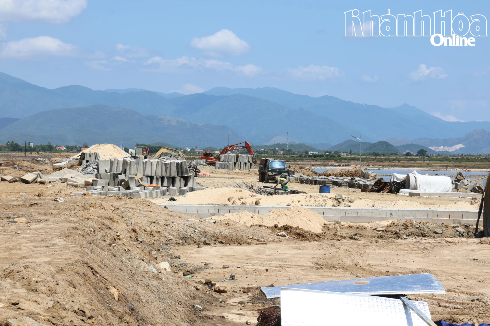 Thi công hạ tầng phục vụ kết nối giao thông cho Dự án Khu Công nghiệp Ninh Diêm 1.