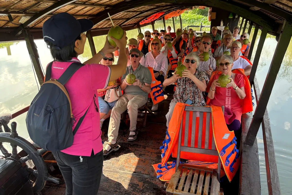 Khách e dè đặt tour, doanh nghiệp lữ hành gồng mình neo giá- Ảnh 1.